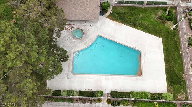 Building Photo - 2212 Silver Pine Dr