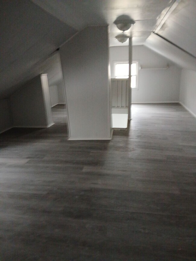 Building Photo - 2204 Fremont St