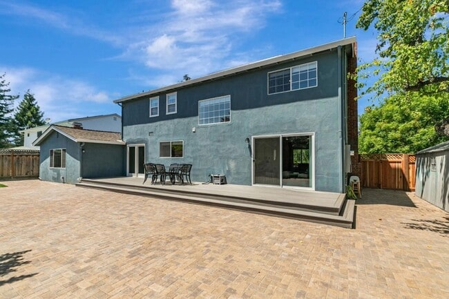 Building Photo - 2739 St Giles Ln