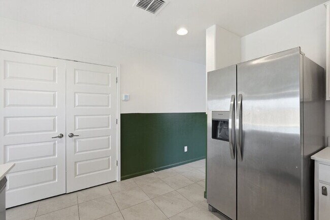 Building Photo - 12168 E Sunflower Ln