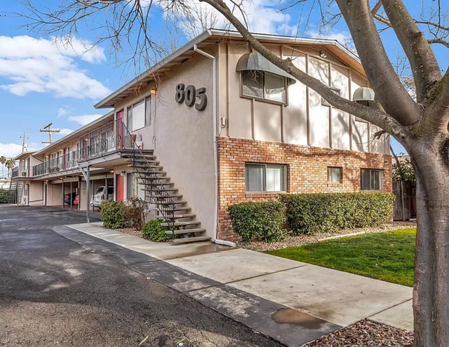 Building Photo - 805 11th St