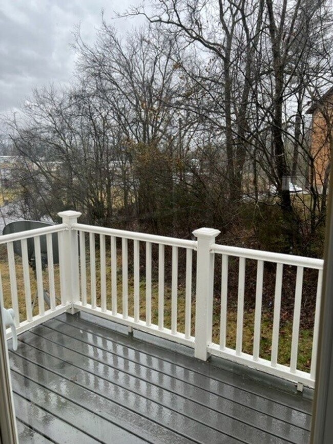 Building Photo - Spacious 2-Bedroom Townhouse with Garage