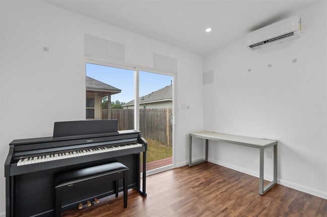 Building Photo - 457 Red Matador Ln