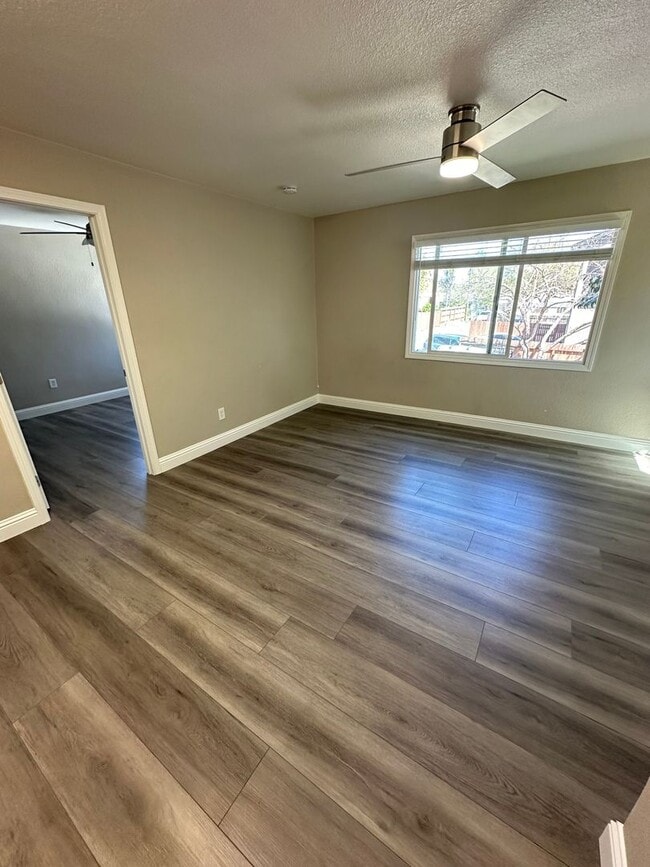 Building Photo - 215 Tahoe Ave