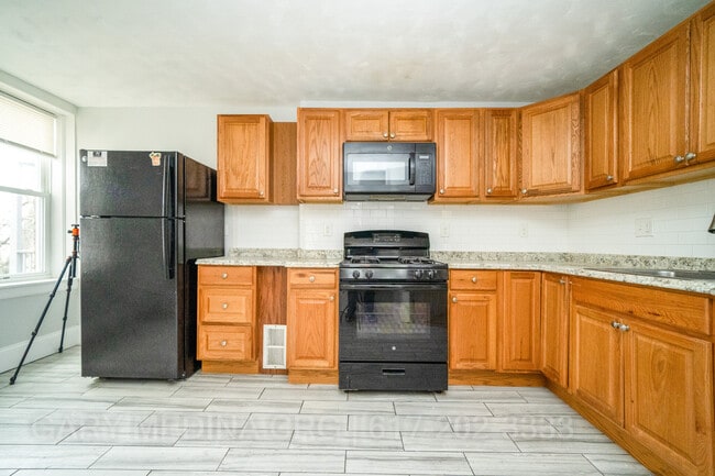 Building Photo - 38 Fayston St