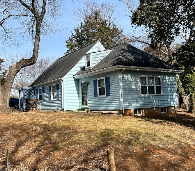 Building Photo - 1012 Louise Rd