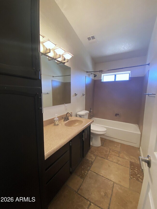 Building Photo - 405 E Huber St