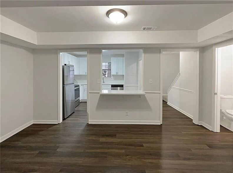 Building Photo - 7001 Pat Mell Pl SE