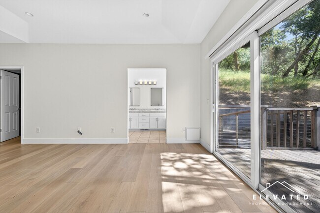 Building Photo - 9400 Chalk Hill Rd