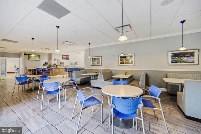 Building Photo - 307 Yoakum Pkwy