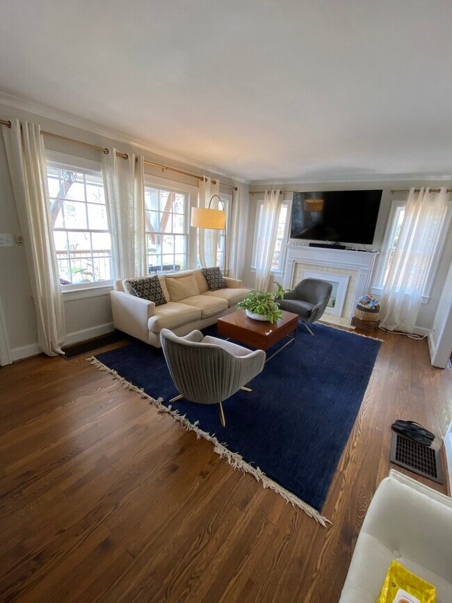 Front Room - 1427 Melrose Pl