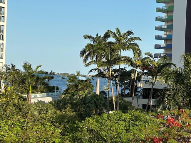 Building Photo - 1550 Brickell Ave