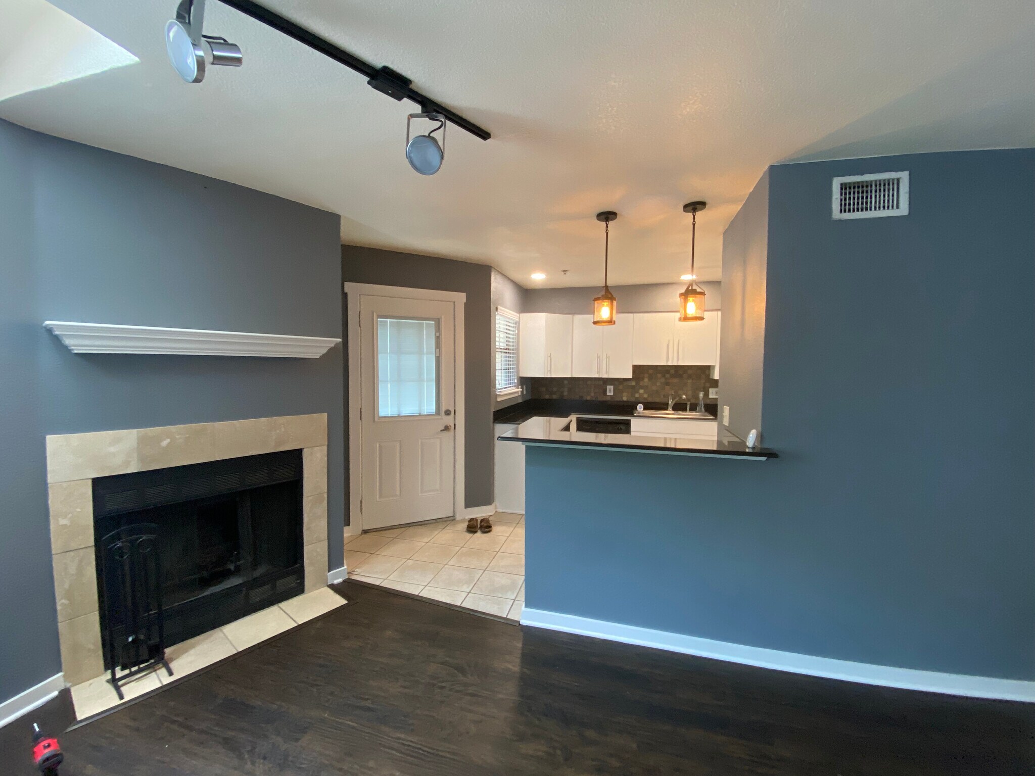 Den - 3901 Travis Street