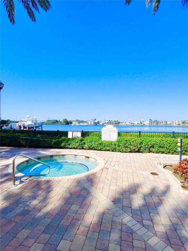 Building Photo - 17100 N Bay Rd