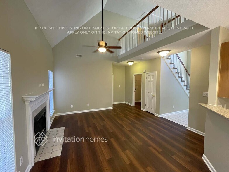 Building Photo - 3869 Longwood Dr SW