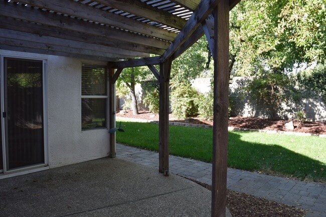 Building Photo - 104 Hibiscus Ct