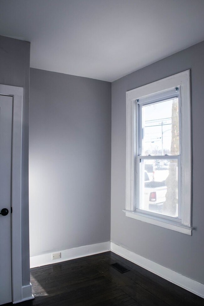 Building Photo - 105 Scranton St