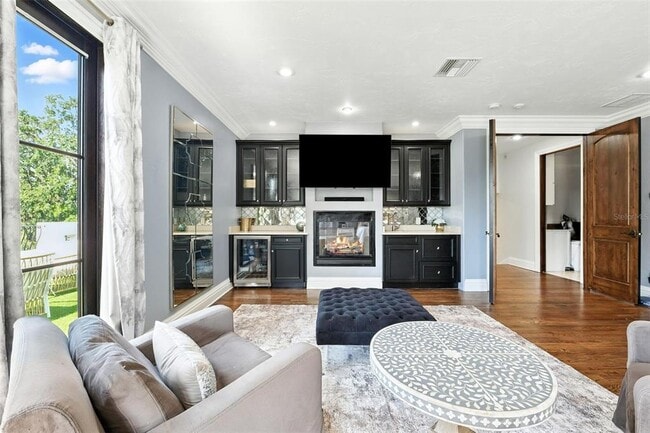Building Photo - 4555 W Swann Ave