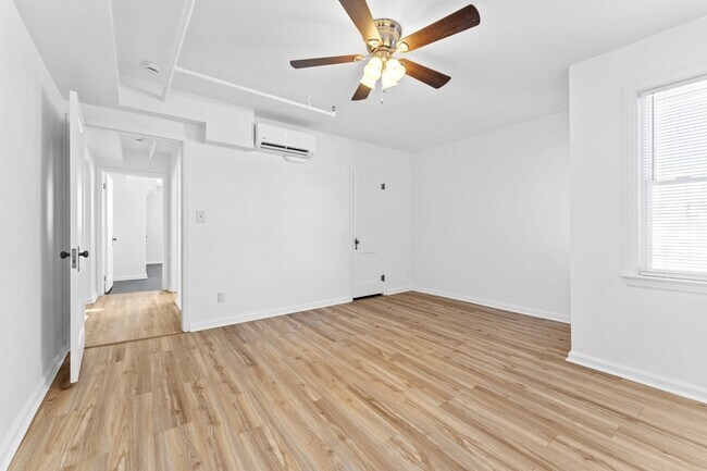 Building Photo - 2964 W Jefferson Ave