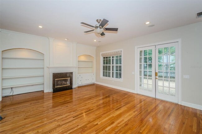 Building Photo - 3410 W Bay Villa Ave