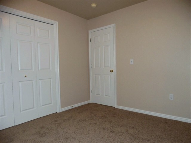 Building Photo - 829 E 725 N