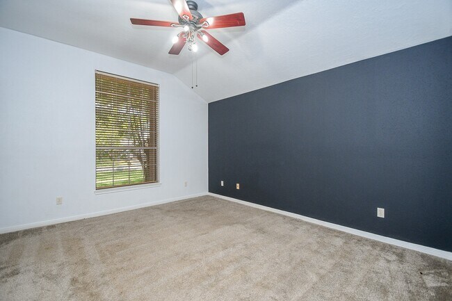 Building Photo - 8562 Laurel Trails Dr
