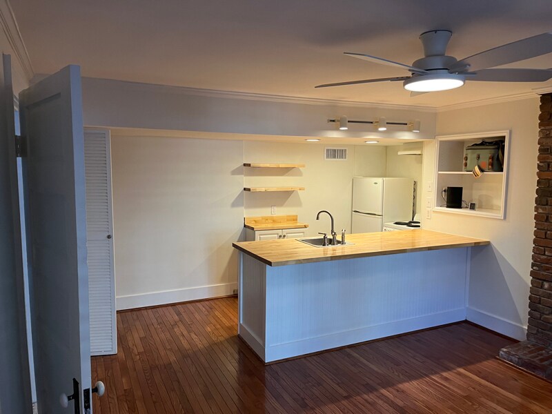 Building Photo - 1426 Milner Crescent
