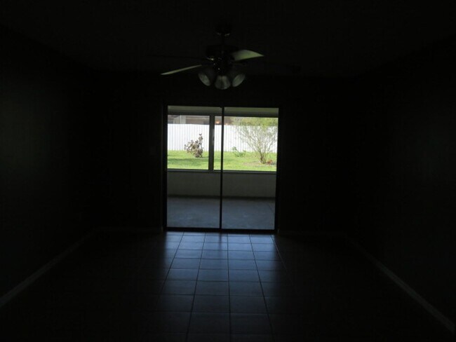 Building Photo - 839 Rosemere Cir