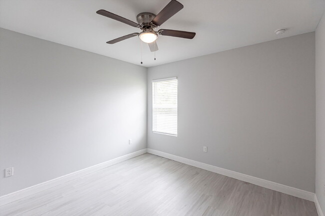 Building Photo - BRAND NEW Construction, 3 bed / 2 bath Ren...