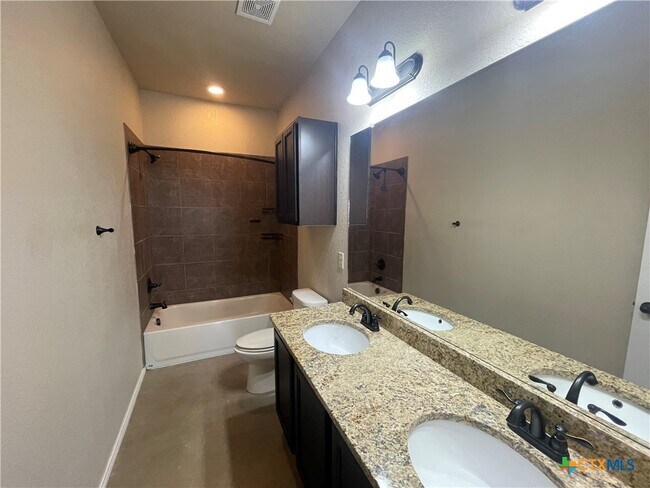 Building Photo - 758 Saengerhalle Rd