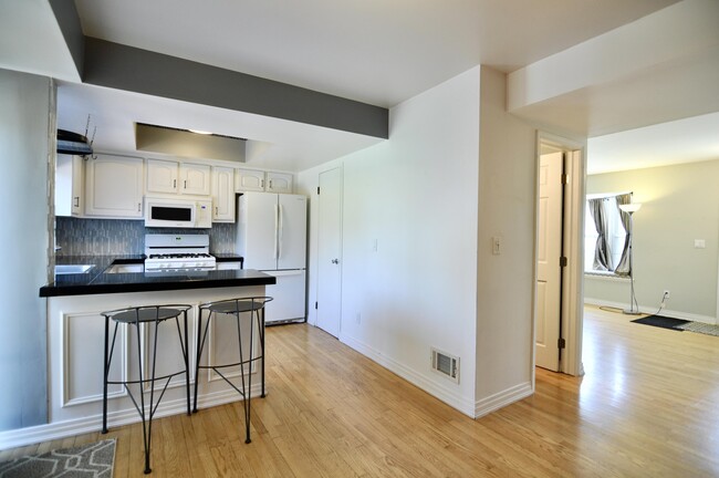 Building Photo - 3479 Burbank Dr