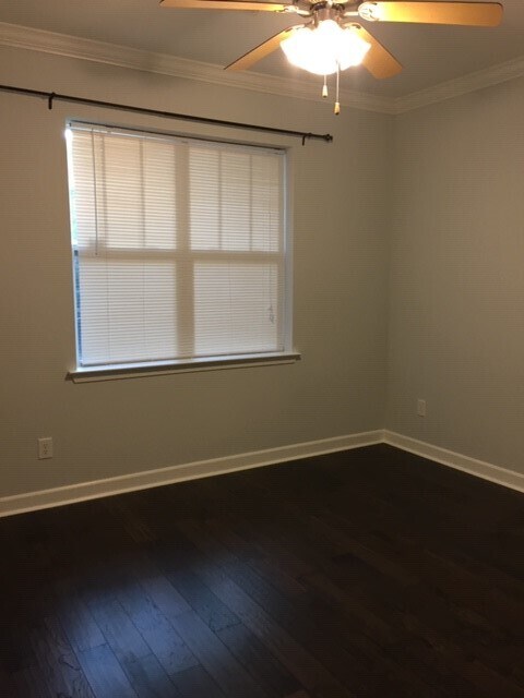 Building Photo - 2310 Elliott Ave