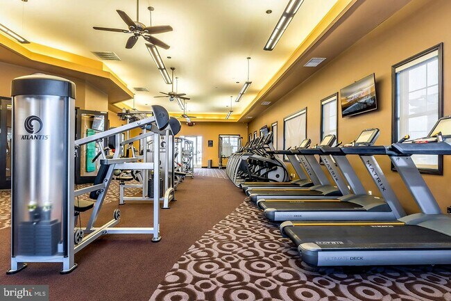 Building Photo - 1305 Churchill Downs Way