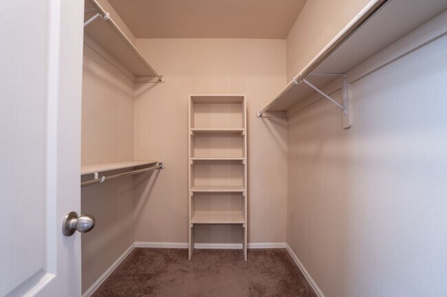 Building Photo - Move in ready home on Kettle Drum