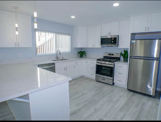 Building Photo - 3931 Riviera Dr