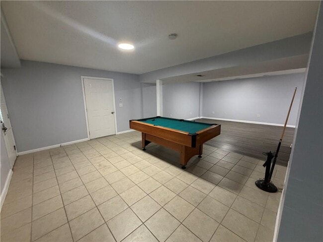 Building Photo - 3336 Camelot Dr NE