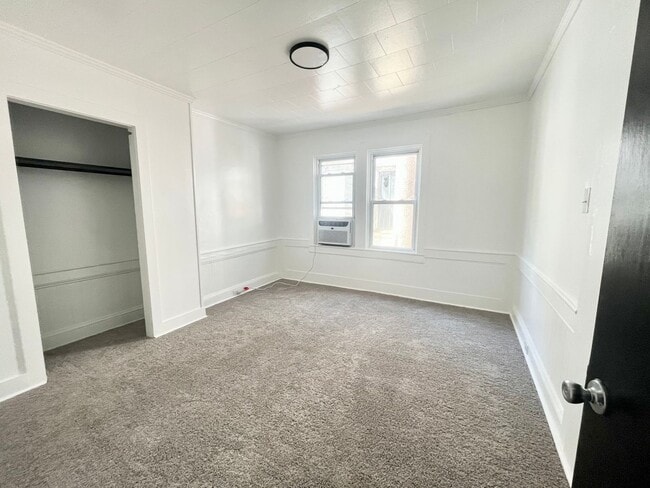 Building Photo - 741 Riverside Ave