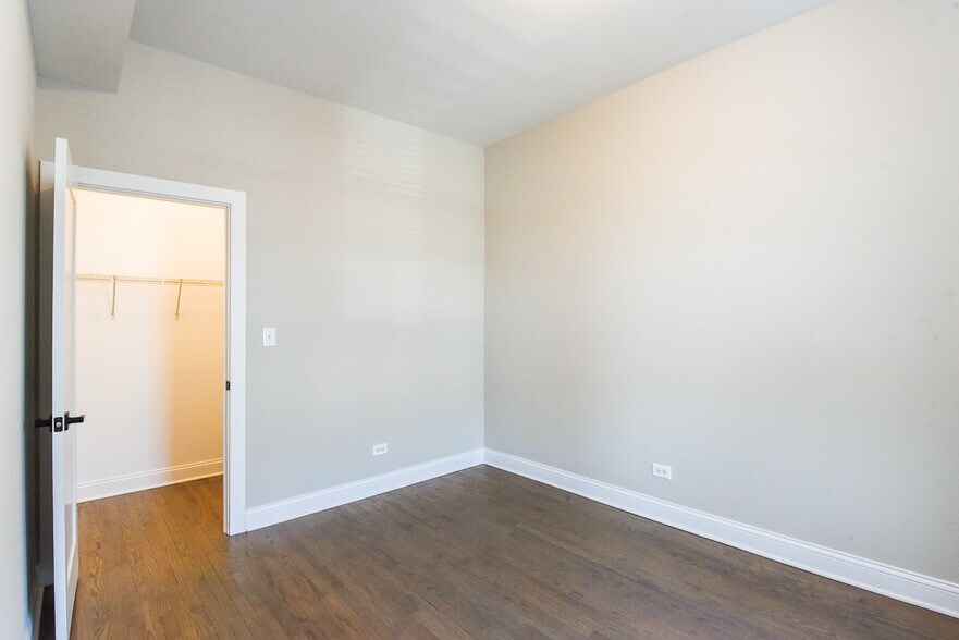 Building Photo - 3405 W Fullerton Ave