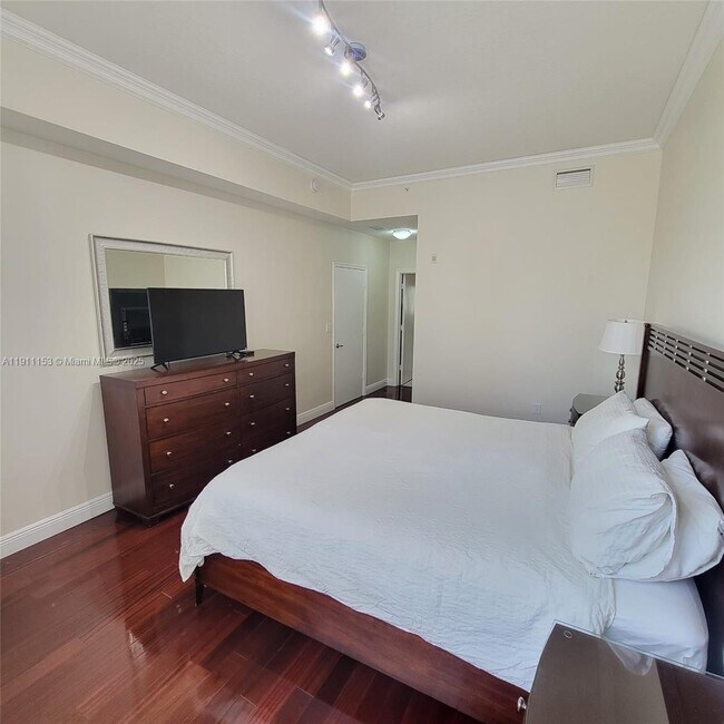 Building Photo - 2775 NE 187th St