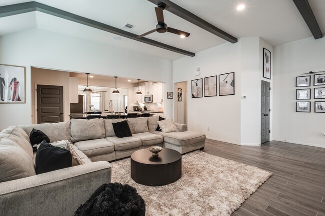 Building Photo - 14231 Angelina Dr