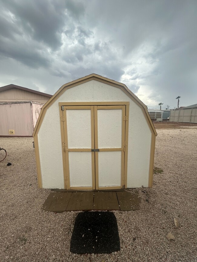 Building Photo - 3601 E Wyoming Ave