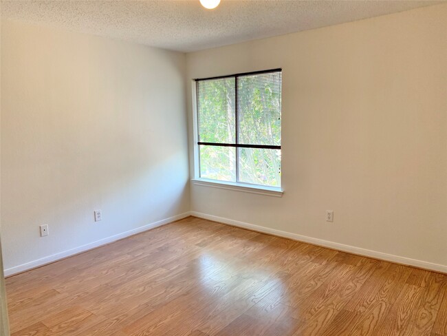 Building Photo - 1603 Beaconshire