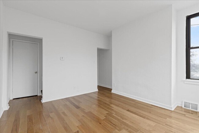 Building Photo - The B Street Flats – Modern Living in Pitt...