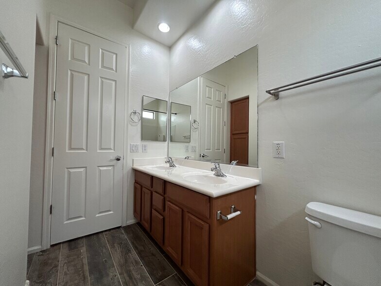 Building Photo - 6234 S Twilight Ct