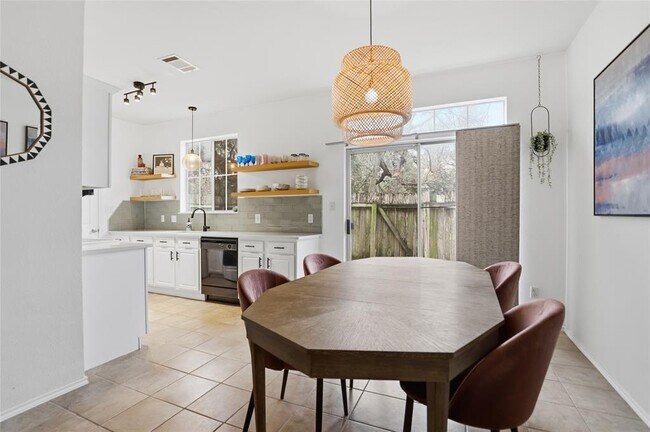 Building Photo - 4501 Whispering Valley Dr