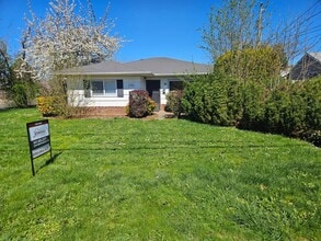 Building Photo - Comfortable 3/Bed-2 Bath Home with a Deck and Fenced Backyard