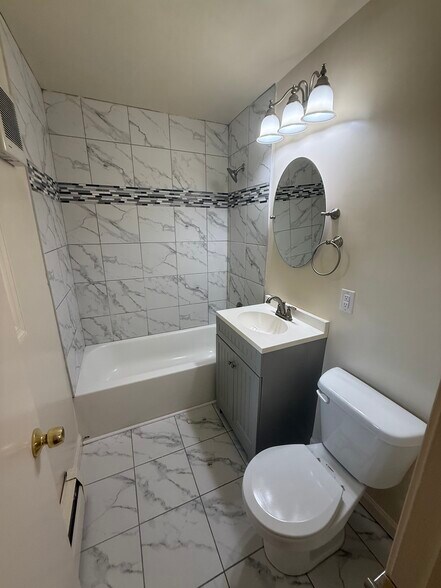 Building Photo - 394 S Pope St