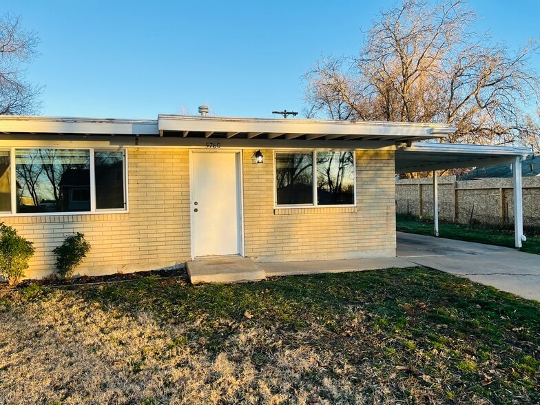 Building Photo - 5760 S 2700 W