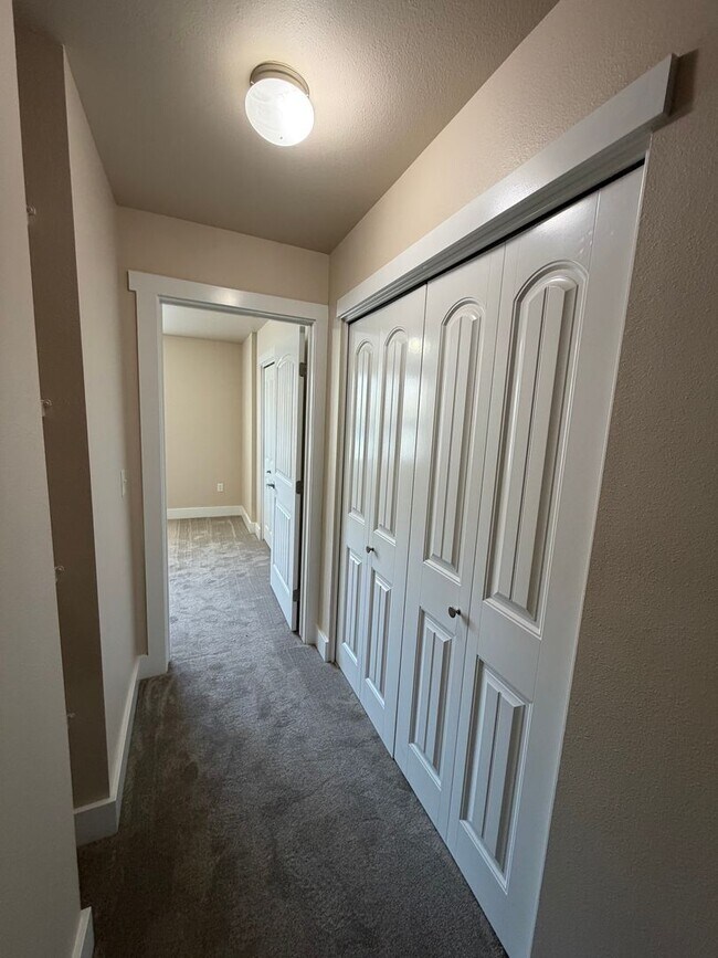 Building Photo - 9965 W Rosecroft Ct