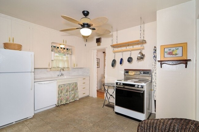 Building Photo - 2209 D St